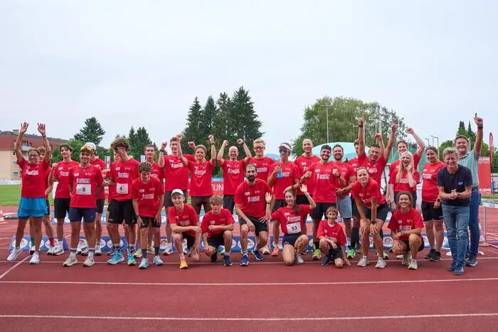 Kärnten läuft - 53 Läufer 53 Runden, Leopod Wagner Arena