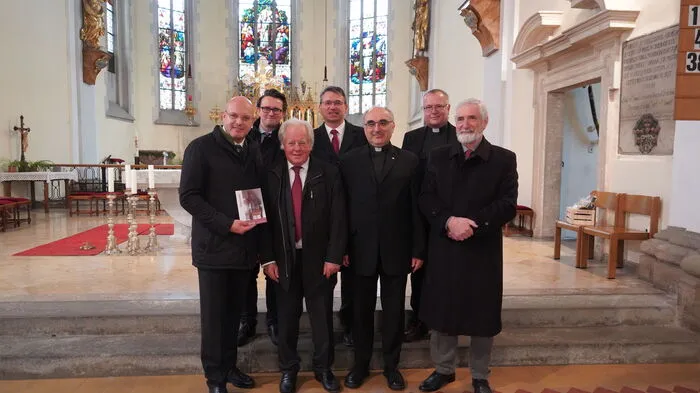 v.r.n.l.: Orgelbaumeister Francesco Zanin, Pfarrer Martin Trummler, Diözesanbischof Wilhelm Krautwaschl, Organist Axel Leitner, Gesamtleiter Prof. Josef Hofer, Festorganist Raphael Grasser, Stadtrat und Orgelkomitee-Vorsitzender Norbert Steinwidder