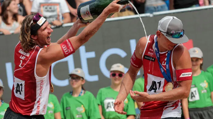 Im Beach-Finale in Klagenfurt setzte sich die topgesetzte lettische Paarung Aleksandrs Samoilovs/Janis Smedins letztlich 2:0 (18,18) gegen die Brasilianer Gustavo Albrecht Carvalhaes/Saymon Barbosa Santos durch.