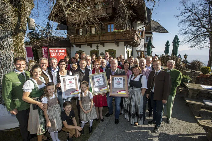 Große Freude bei den Siegern der Platzwahl.
