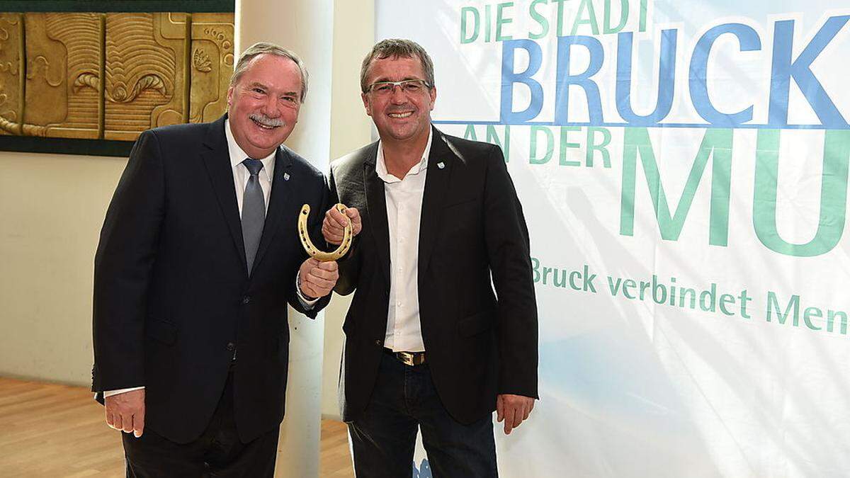 Peter Koch (r.) übernimmt von Hans Straßegger