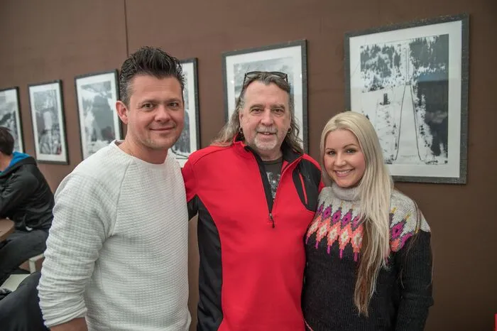 Tattoo-Ikone Mario Barth mit seiner Freundin Kathie Schaa und Gernot Pachernigg
