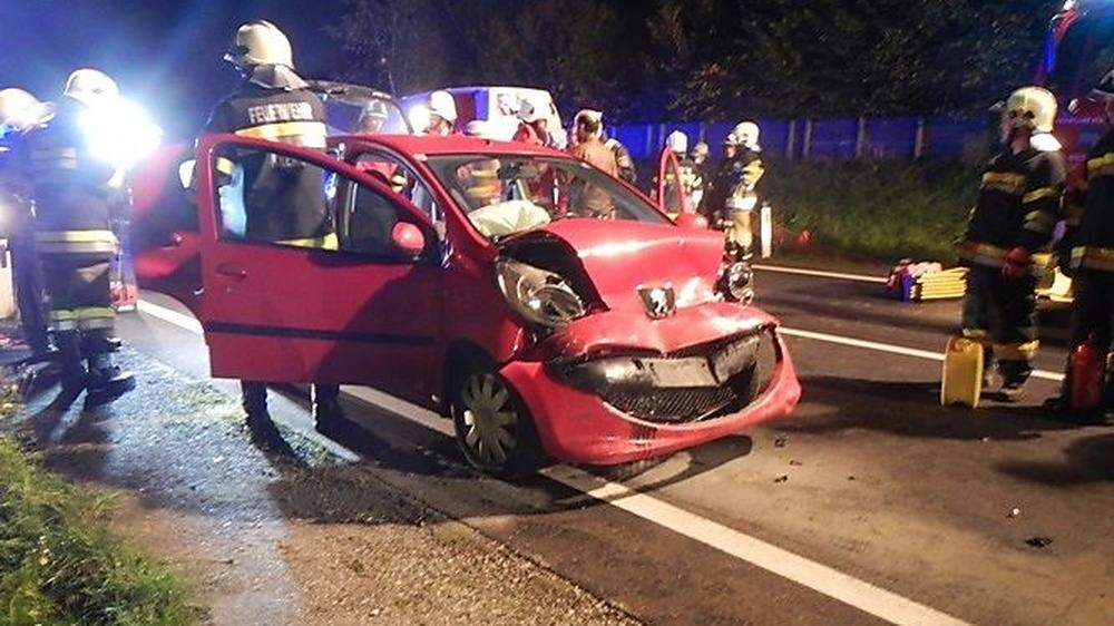 Vier Feuerwehren waren nach dem schweren Unfall in Krottendorf im Einsatz