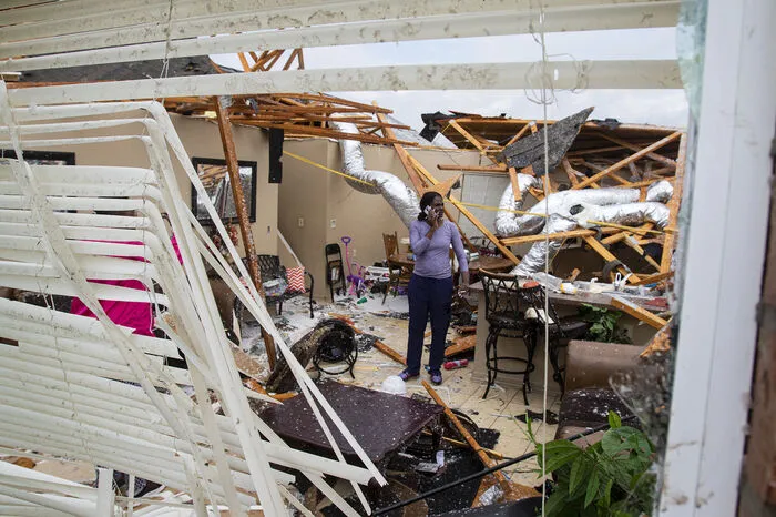 Nach den Tornados vom Sonntag hatte das Sturmwarnzentrum vor weiteren schweren Unwettern für die Nacht zum Montag gewarnt. Neben Mississippi galten die Warnungen auch für die Nachbarstaaten Alabama und Georgia.