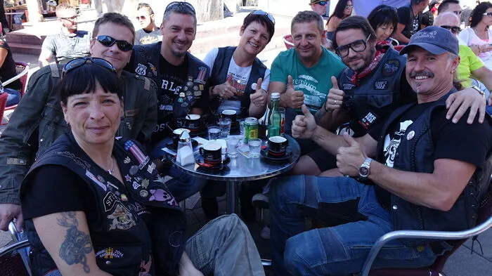 Das Benefizfestival "Iron Road for Children" brachte Samstag Vormittag schon mehr als 600 Harley Davidson- und Biker, mehr als 100 Vespafahrer und US-Cars nah Leoben und Trofaiach. Tausende begeisterte Besucher spenden auch fleißig für den kleinen Marcel.