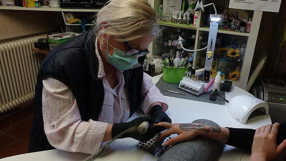 Maria Wurzinger hat in ihrem Beauty-Salon schon vor der Corona-Pandemie strenge Hygieneregeln umgesetzt