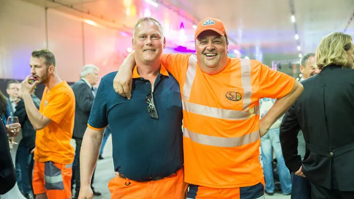 Klicken Sie sich durch die Party. So viel gute Laune verbreitet ein Tunnel (ohne Autos)