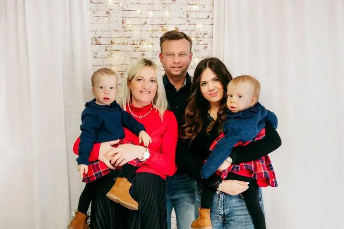 Auch Anna, Weinzettls Tochter aus erster Beziehung, freut sich über die Geschwister