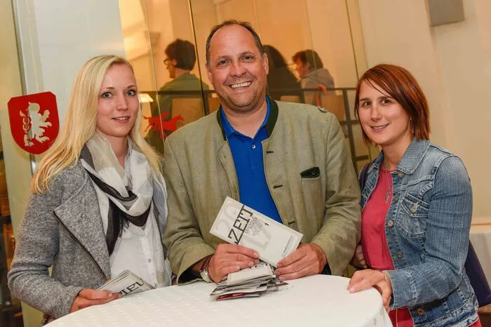 Verena Podesser, Mitarbeiterin beim Ensemble Porcia, Andreas Nestler, Kassier des Vereines der Komödienspiele Porcia sowie Stefanie Unterweger, administrative Leiterin des Ensemble Porcia