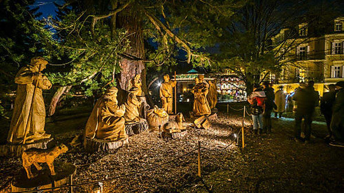 Am Heiligen Abend feiern viele in der Kirche Christi Geburt. Zahlreiche Krippenfeiern und Christmetten laden dazu ein