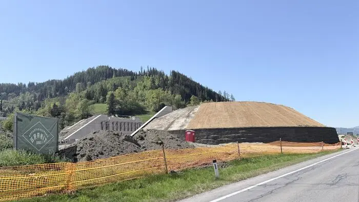 Im Juli soll die neue Stahlbrücke eingehoben werden