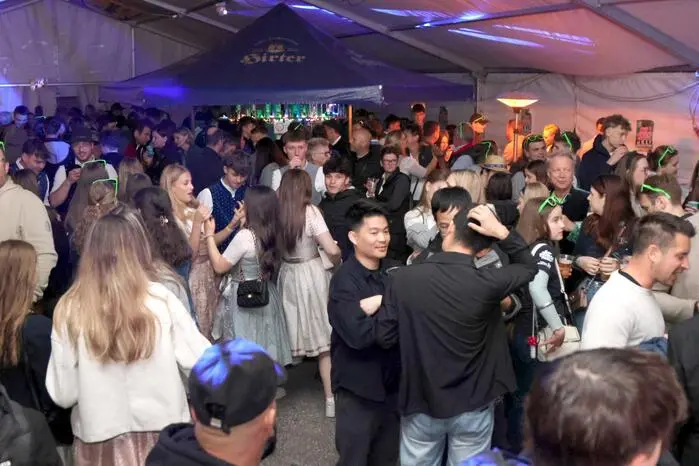 Übrigens: Ein Video von der fetzigen Party gibt es auf Facebook Kleine Zeitung St. Veit/Feldkirchen zu sehen! Klicken Sie sich durch die Fotogalerie!
