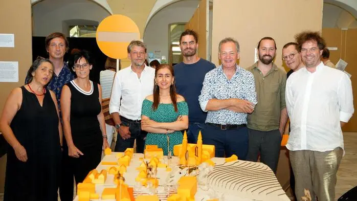 Die vielfältigen thematischen Schwerpunkte der Fachhochschule Spittal wurden zu einer Leistungsschau aller Studiengänge zusammengefasst. Bis 4. Juli können sie in der Aula des Spittl besichtigt werden. 