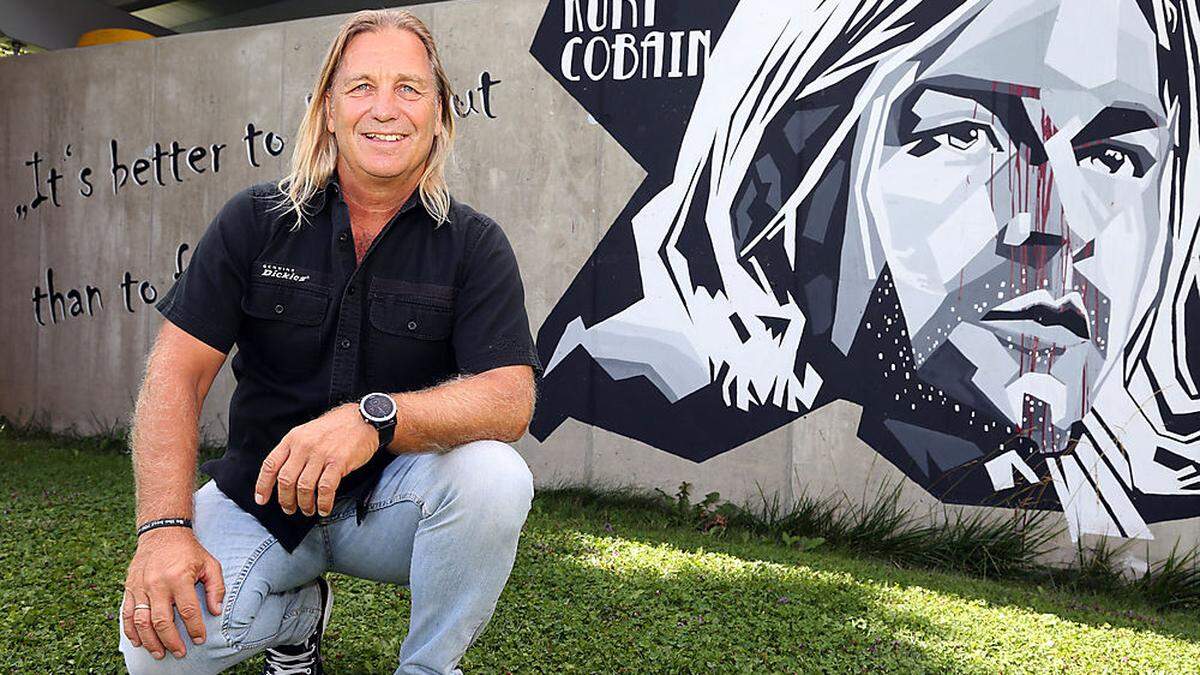 Als &quot;Nirvana&quot;-Fan hat Polizist Peter Hauser, ein studierter Philosoph, ein selbst gemaltes Porträt von deren Sänger Kurt Cobain in seinem Garten