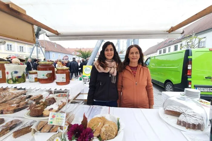 Auch Familie Bildstein vom Biohof Bildstein verwöhnen mit kulinarischen Köstlichekeiten wie Gibanica und Bograc.