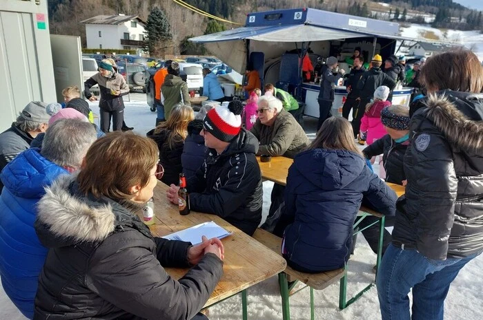 Der TUS Schöder und SC Schöderberg organisieren seit rund zehn Jahren einen gemeinsamen Skitag, die Ski-Vereinsmeisterschaft. Knapp 100 Teilnehmer waren am Start, Kinder unter acht Jahren mit einem Durchgang, darüber ein Riesentorlauf mit zwei Durchgängen, Snowboard mit einem Durchgang. Herbert Schrefl moderierte die Rennen. 
