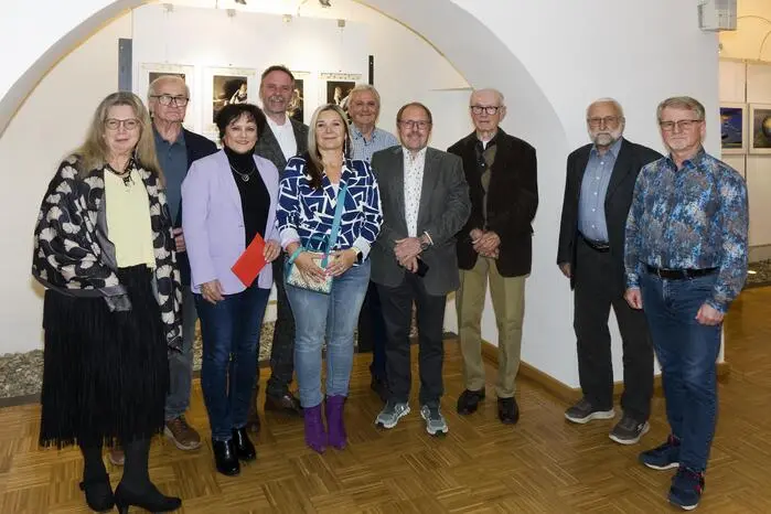 An der aktuellen Ausstellung beteiligen sich Monika Poll, Roman Findl, Johann Hahsler, Josef Karner, Roland Kreuzer, Johann Rehsmann und Werner Wadsack.