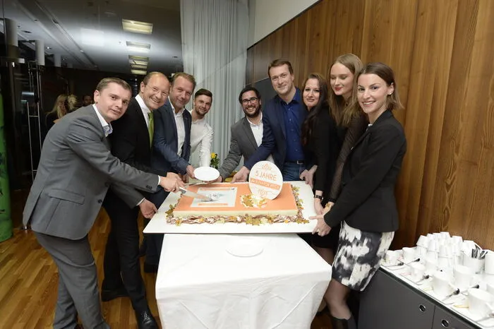 Fünf Jahre Elevator Pitch der JW Steiermark (von links nach rechts): JW-Landesvorsitzender Christoph Kovacic, Energie Steiermark Hausherr Urs Harnik, Mario Harb, Hannes Buchhauser, JW-Geschäftsführer Bernd Liebminger, Anita Höller, Nina Habe und Magdalena Stabler