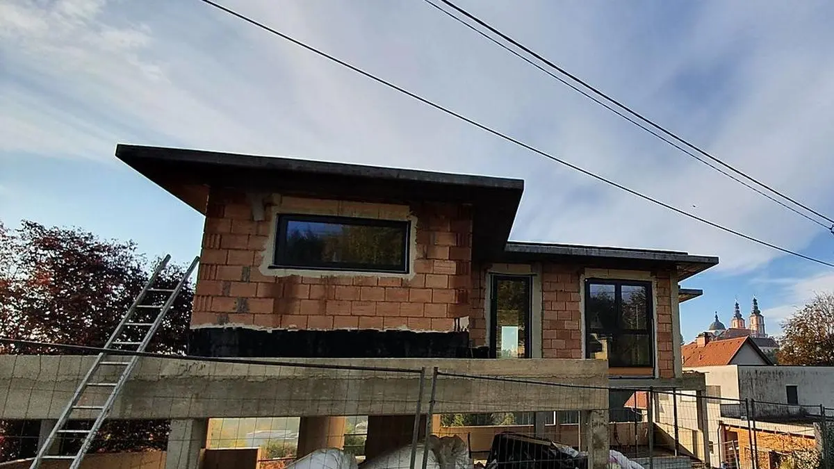 Seit Dezember 2019 sollte das Bauprojekt in Graz-Mariatrost eigentlich fertig sein - fast zwei Jahre später ist der Bauträger pleite und die Käufer wissen nicht, wie es weiter geht