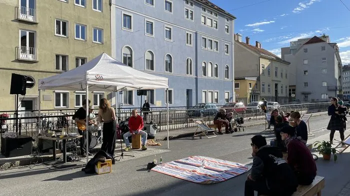 Die Elisabethinergasse gehörte am Freitag nicht den Autos, sondern den Fußgängern...