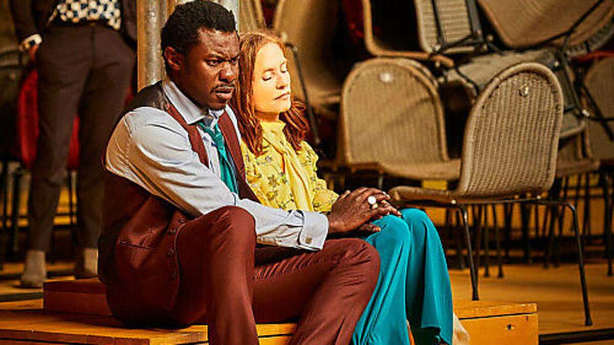 Grandios: Adama Diop, Isabelle Huppert in der Festwochenproduktion &quot;Der Kirschgarten&quot;