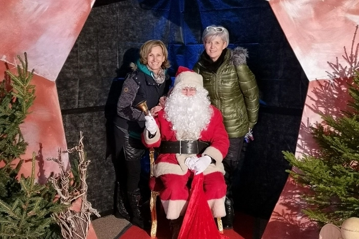 ... und es gab Fotos mit dem Weihnachtsmann im Granatstadt-Weihnachtstor.