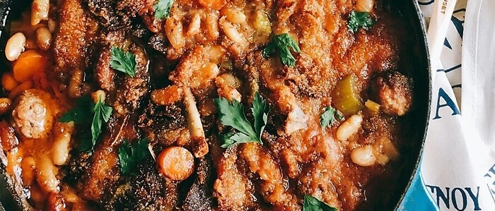 Wohlig-deftiger Eintopf: Cassoulet gehört zu den Klassikern der französischen Landküche