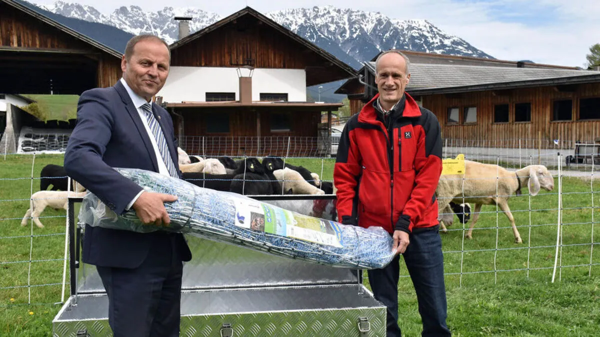 In der LLA können die Notfa--Kits nach Anmeldung ausgeliehen werden: Geisler und Gitterle 