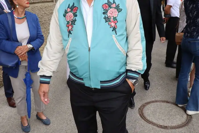 Burgtheater-Direktor Martin Kušej im gewagten Outfit