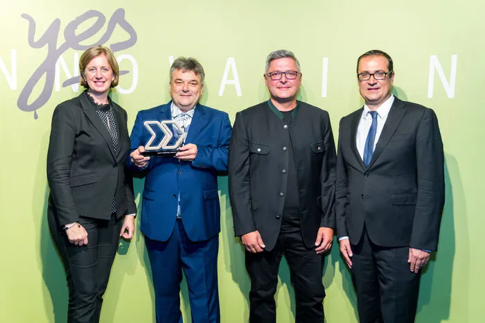 Barbara Eibinger-Miedl, die Scotty-Chefs Kurt Kerschat und Manfred Scharsinger-Traupmann mit Christoph Ludwig