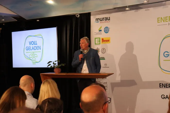 Bürgermeister und Obmann der Holzwelt Murau, Thomas Kalcher, eröffnete das neunte Energiecamp im Brauhaus zu Murau.