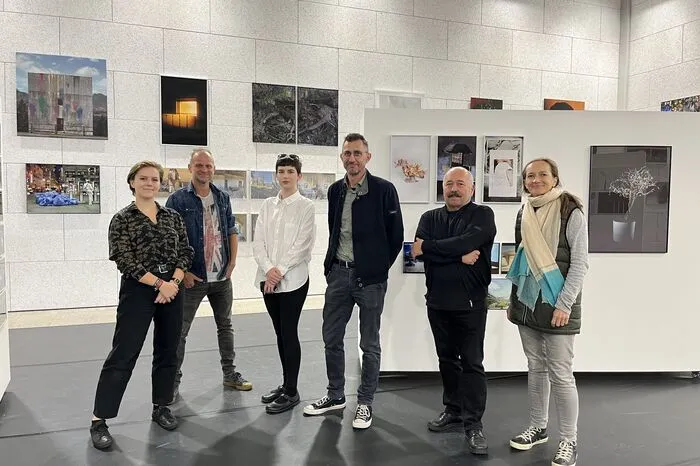 Künstler und Organisatoren der Sonderausstellung zur Steirischen Fotobiennale "photo graz 022" im Alten Kino in Leibnitz