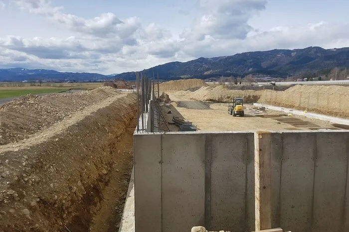 Klicken Sie sich durch die Bilder der Baustelle!