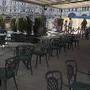 Auf der Piazza Unità bleiben Kaffeehausgäste in den kommenden Tagen ausgesperrt