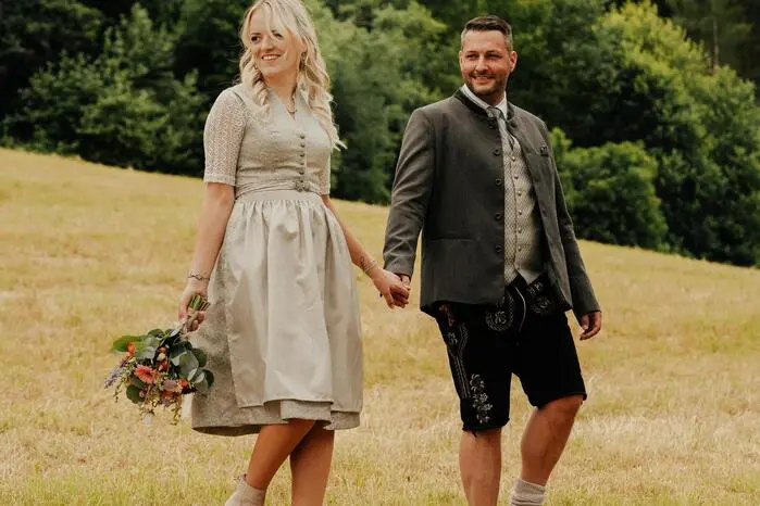 Sabrina kommt ursprünglich aus dem Bezirk Graz Umgebung, Markus ist gebürtiger Knittelfelder. Den Heiratsantrag hat er Sabrina über das Kästchen Nummer 22 im Adventkalender gemacht.