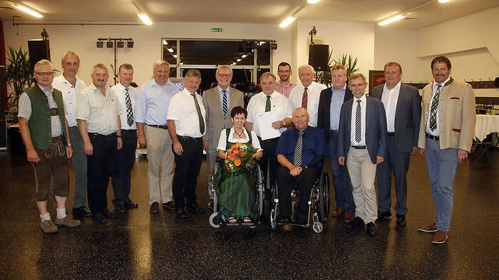 Die Bürgermeisterriege mit Landtagspräsident a. D. Franz Majcen und Landtagsabgeordneten Hubert Lang gratulierte Josef Rath