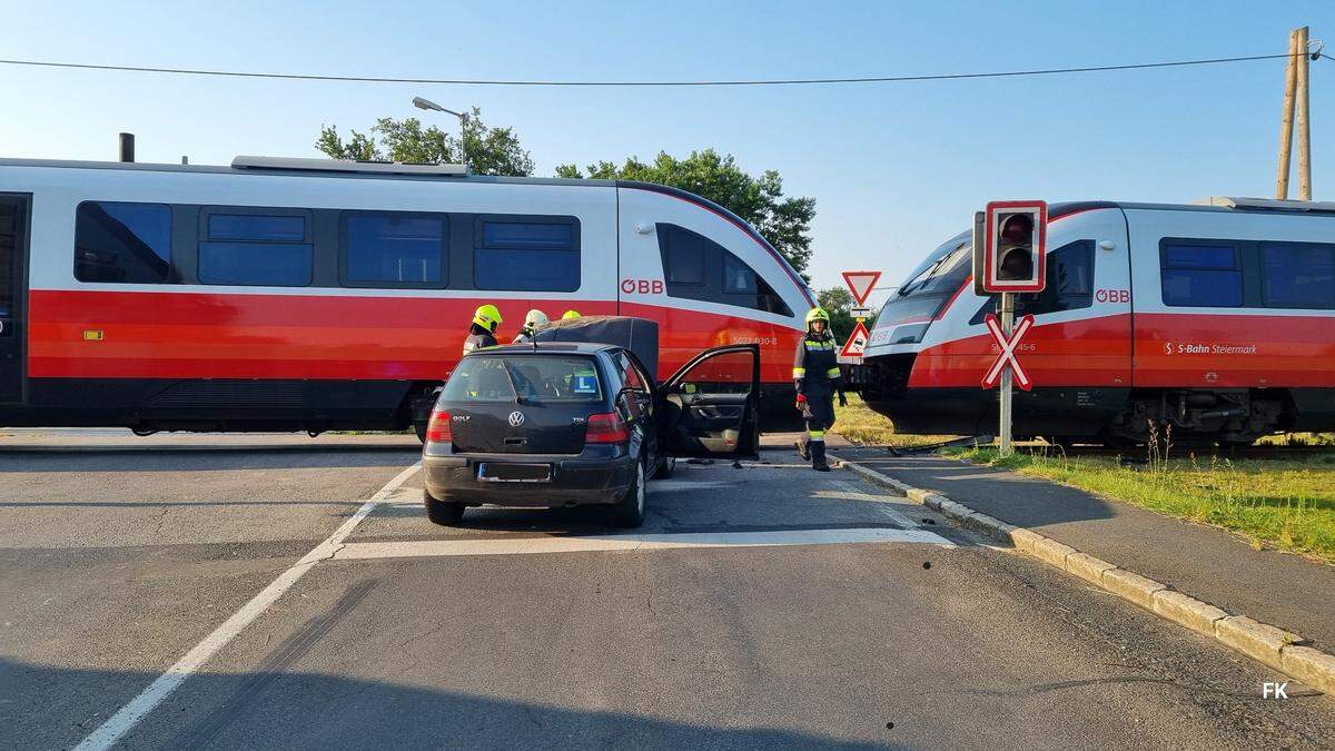 Sonntagmorgen kam es auf der Eisenbahnkreuzung Gosdorf zu dem Unfall