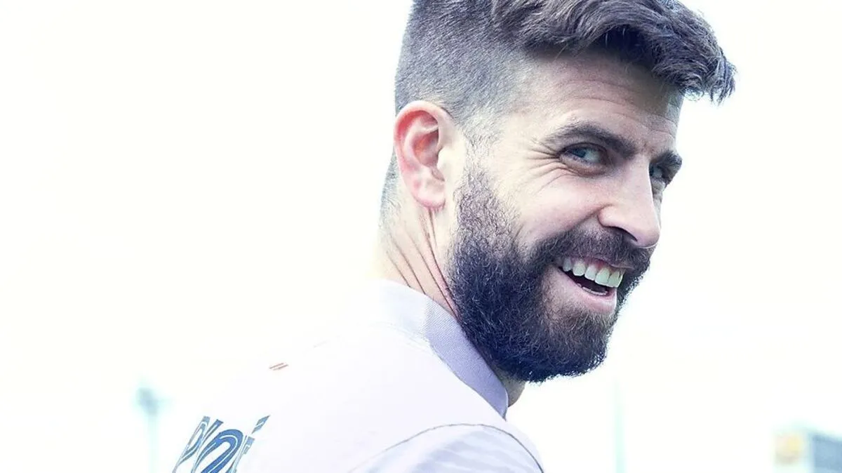 Gerard Piqué mit violettem Trikot