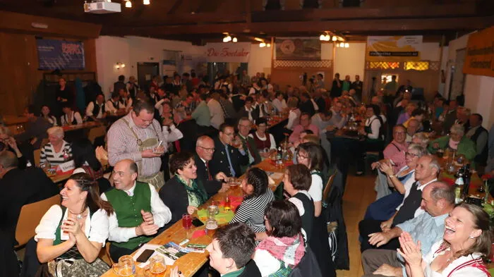 Rund 200 Besucher waren live dabei, ... 