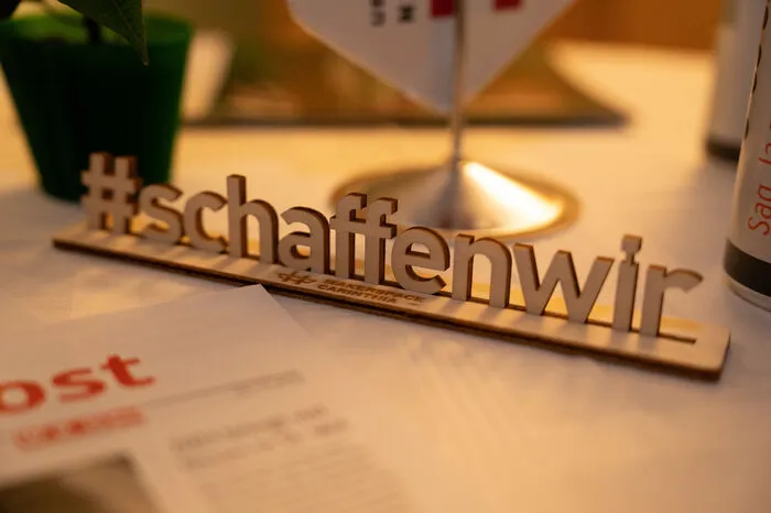 Der zentrale Veranstaltungskern waren vier Impulsvorträge von Herwig Draxler, Wirtschaftspolitischer Leiter WK Kärnten, Robert Kanduth, Energiepionier von GREENoneTEC, Josef Rattenberger von Holz die Sonne ins Haus Nahwärme und Photovoltaik GmbH und Dajana Scherr, Marketingleiterin der Sonnenkraft GmbH.
