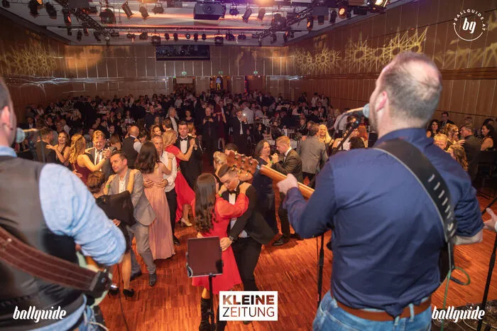 Bis in den frühen Morgenstunden die letzte Klappe fiel, verlebte man eine rauschende Ballnacht.