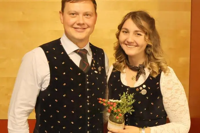 Bestens organisiert wurde der Ball vom Bezirksvorstand der Landjugend (LJ) unter Bezirksobmann Ulrich Pichler und Bezirksleiterin Verena Moser (Foto). 