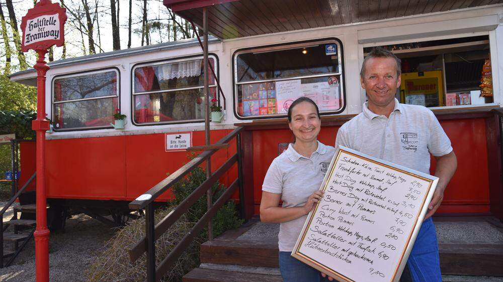 Sabiene und René Antonitsch bewirten wieder bei der Tramway am Klagenfurter Lendkanal