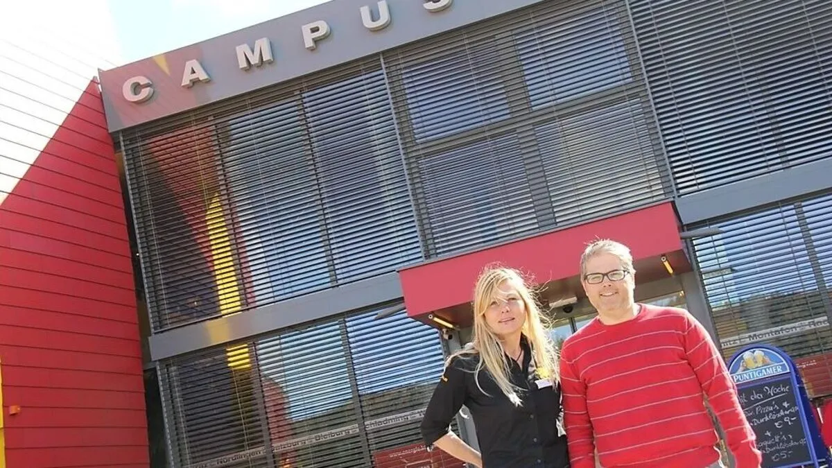 Hotelleiterin Margreth Brandauer und Jufa-Pressesprecher Volker Höferl 