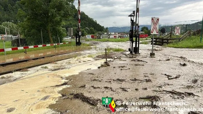 Überflutung der B70 Packer Bundesstraße bei Zellach