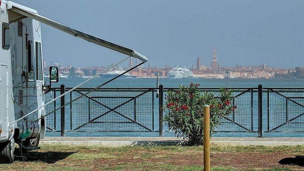 Der Blick vom Campingplatz in Fusina auf Venedig 
