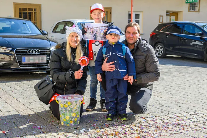 Der Sieger dieses Wettbewerbs ist dieser kleine Polizist.