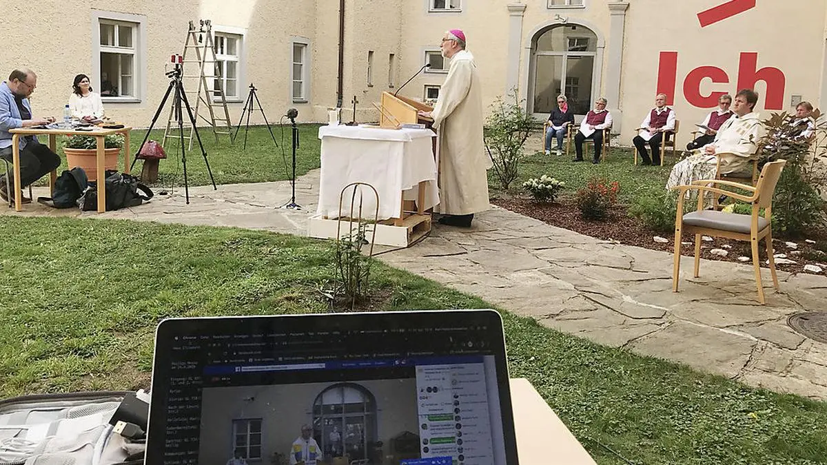 Bischof Josef Marketz beim Freiluft-Gottesdienst in St. Andrä   