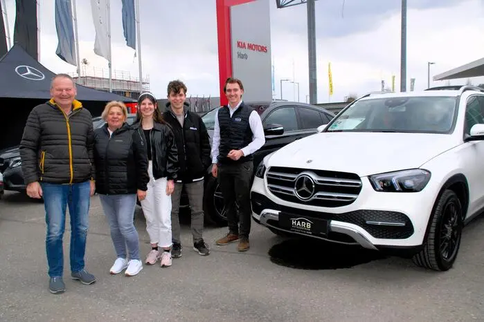 Die verschiedenen Ausführungen der Marken Seat und Cupra waren zu bewundern. Auch probefahren konnte man die Autos, wie Geschäftsführer Christian Harb anmerkte. 