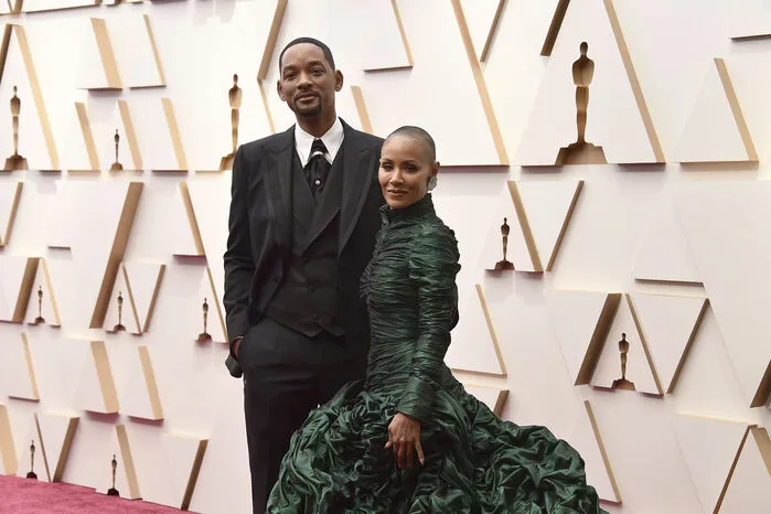 Will und Jada Pinkett Smith: Sie trägt eine grüne Robe von Jean Paul Gaultier Haute Couture von Glenn Martens. Ihr Glatze löste später einen kleinen Eklat aus.